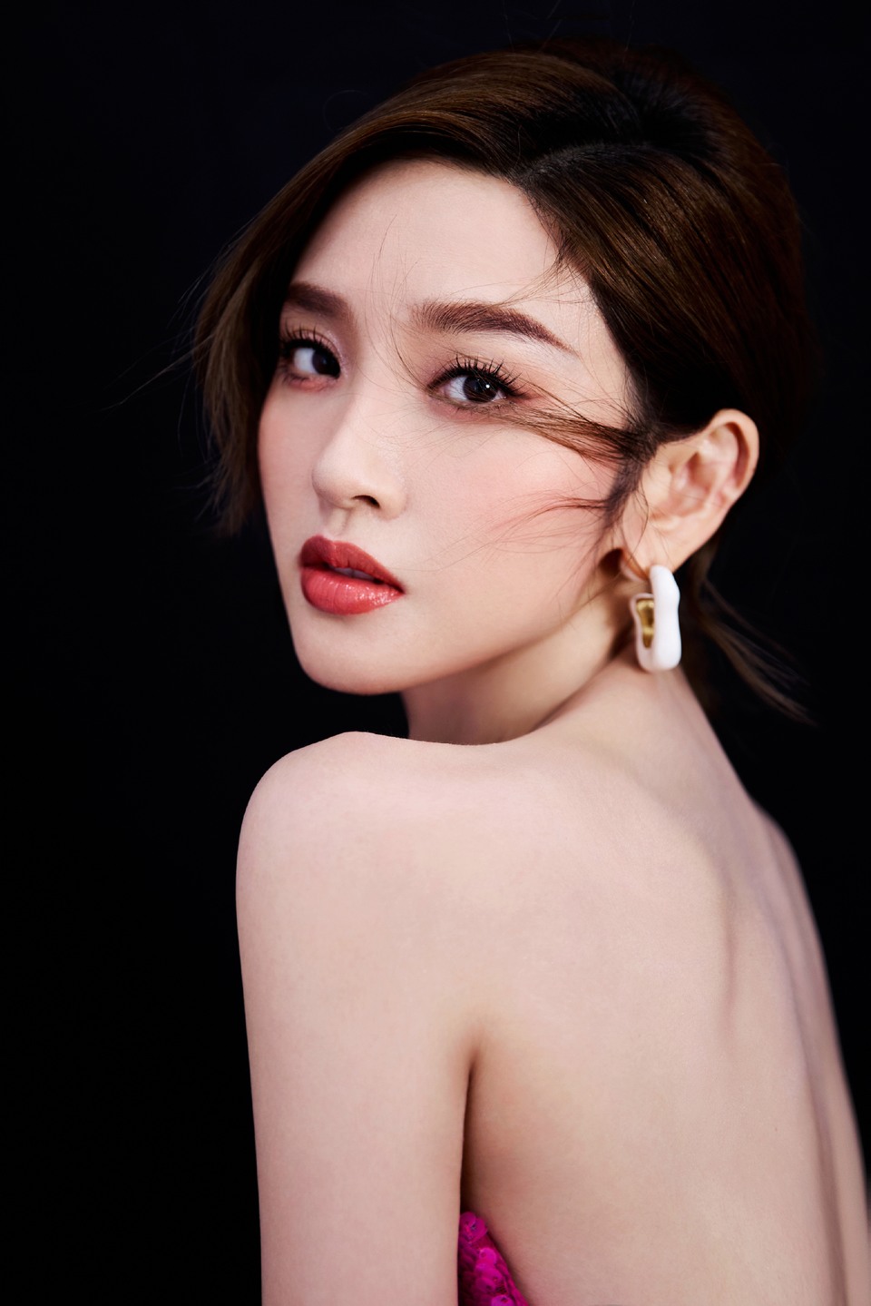 唐艺昕彰显盛放之姿 举手投足之间尽显美艳之姿  第7张