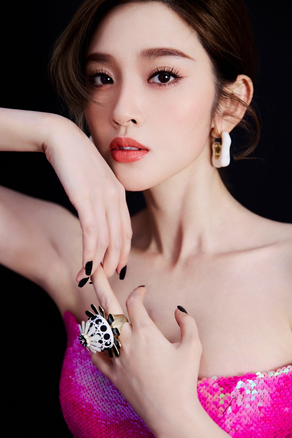 唐艺昕彰显盛放之姿 举手投足之间尽显美艳之姿  第6张