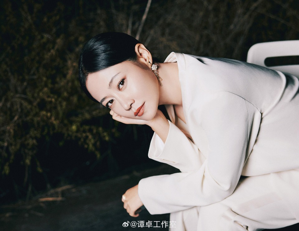 谭卓简约随性装载极艺质感 耀眼风采诠释多面魅力