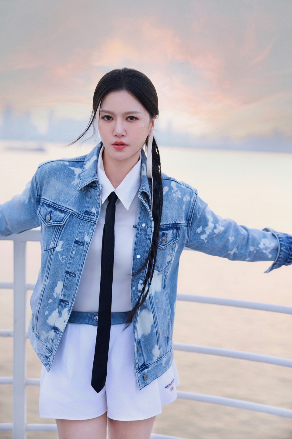 谭维维旅途在落日海边 在肆意烂漫的时光中间  第9张
