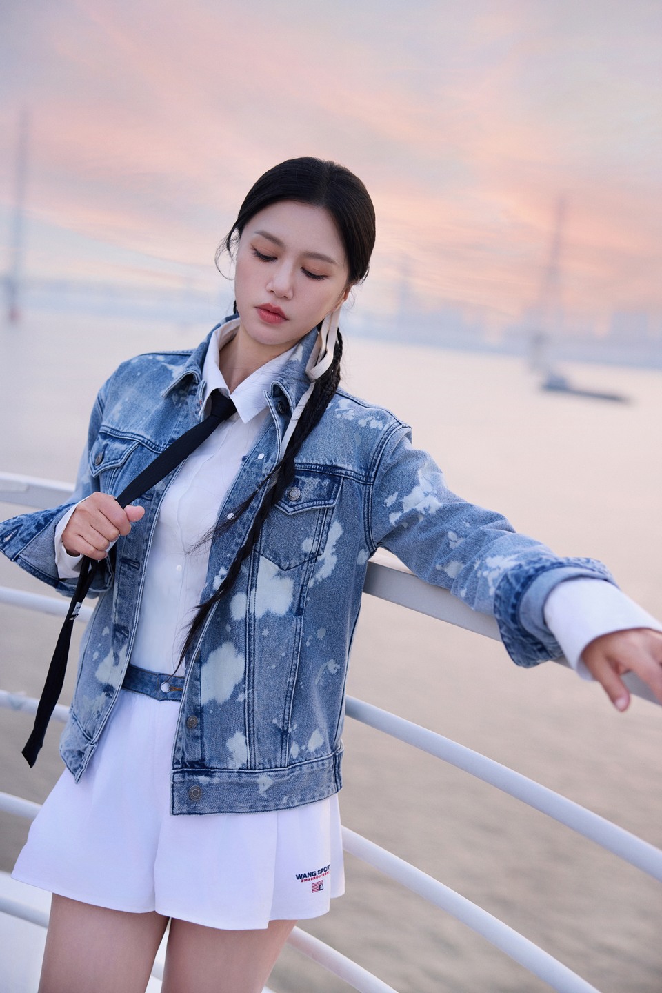 谭维维旅途在落日海边 在肆意烂漫的时光中间  第8张