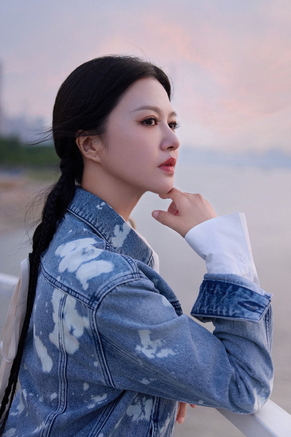 谭维维旅途在落日海边 在肆意烂漫的时光中间  第4张