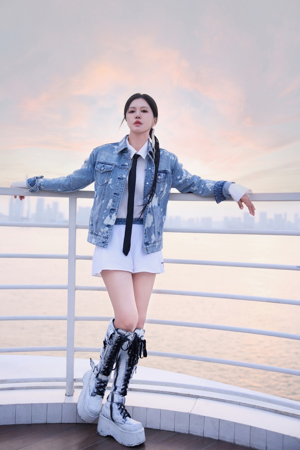 谭维维旅途在落日海边 在肆意烂漫的时光中间