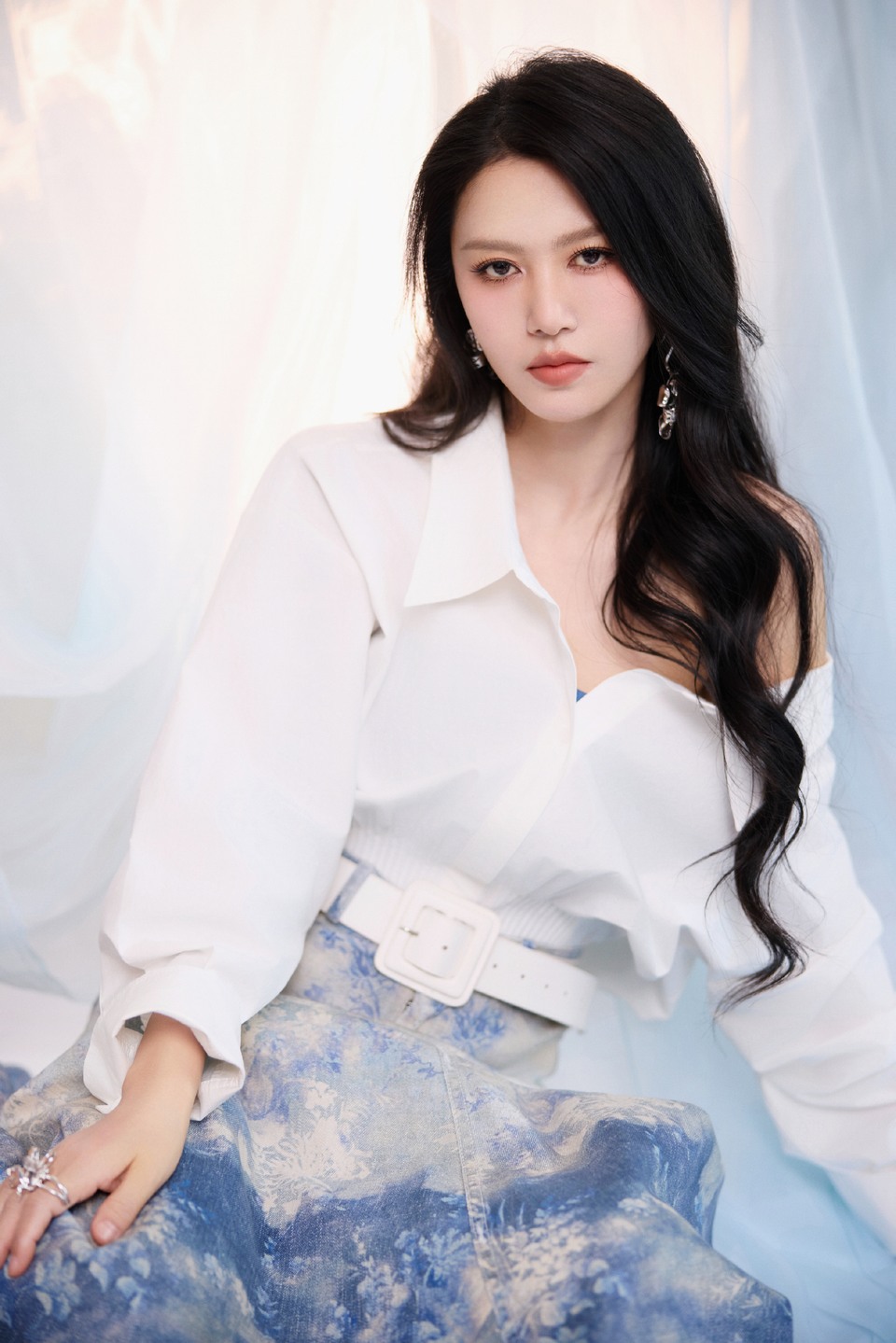 谭维维镜头表现力十足 演绎成熟自信的女人魅力  第8张