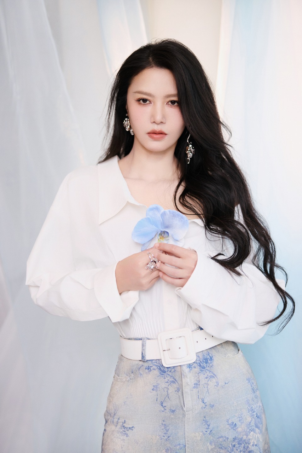 谭维维镜头表现力十足 演绎成熟自信的女人魅力  第9张