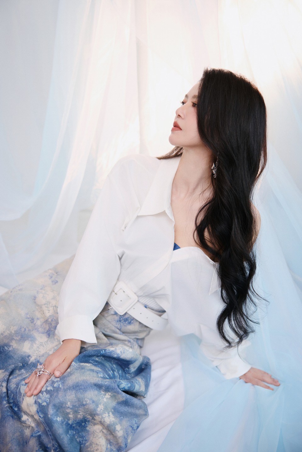 谭维维镜头表现力十足 演绎成熟自信的女人魅力  第4张