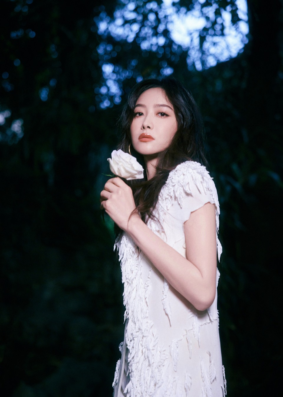 宋茜花影婆娑沉醉馥郁芳香 蔓延一场旖旎心动  第9张