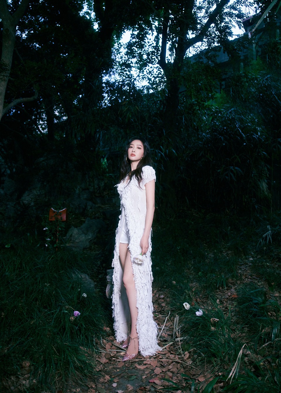 宋茜花影婆娑沉醉馥郁芳香 蔓延一场旖旎心动  第4张