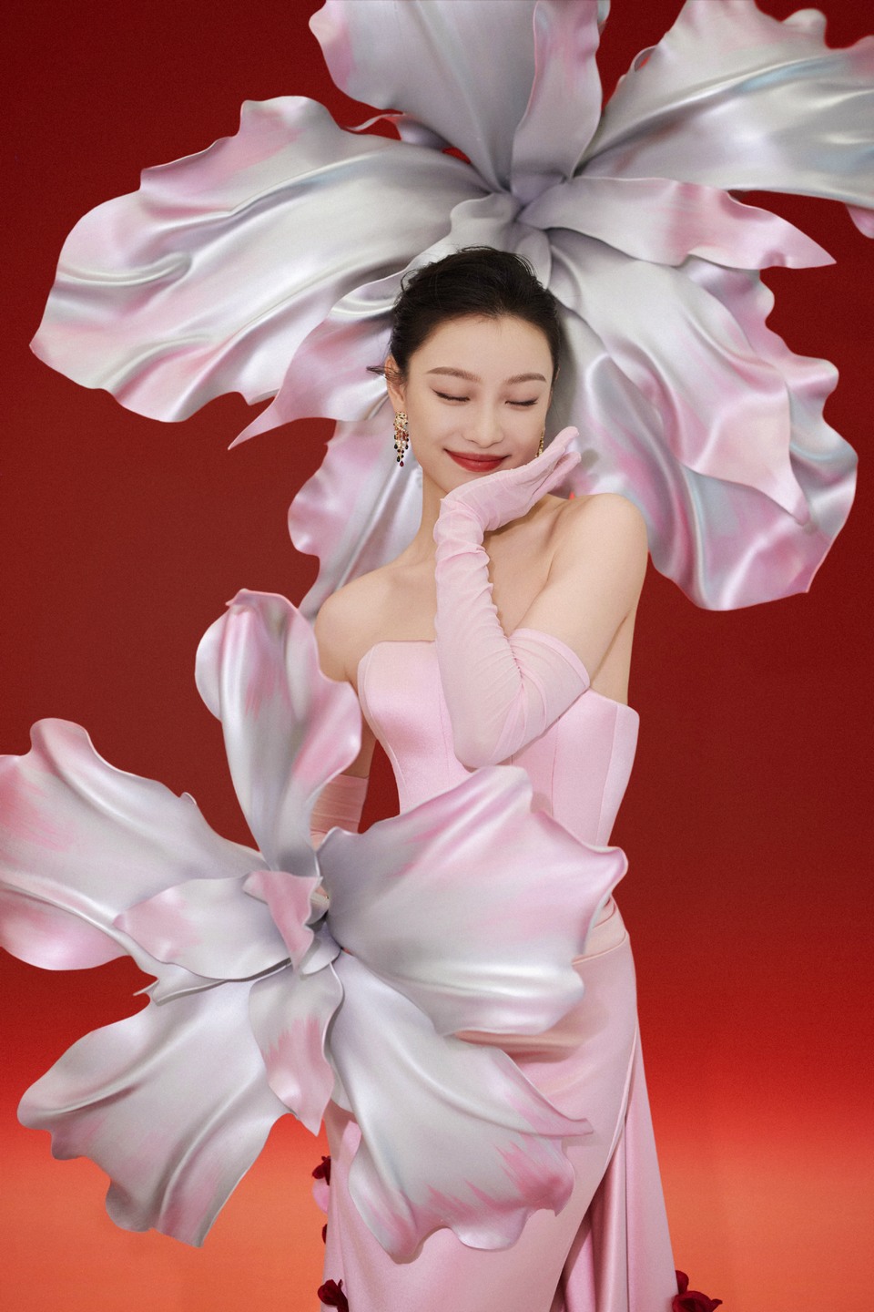 倪妮缠绵花蝶共舞 回眸瞬间万紫千红竞妍  第5张