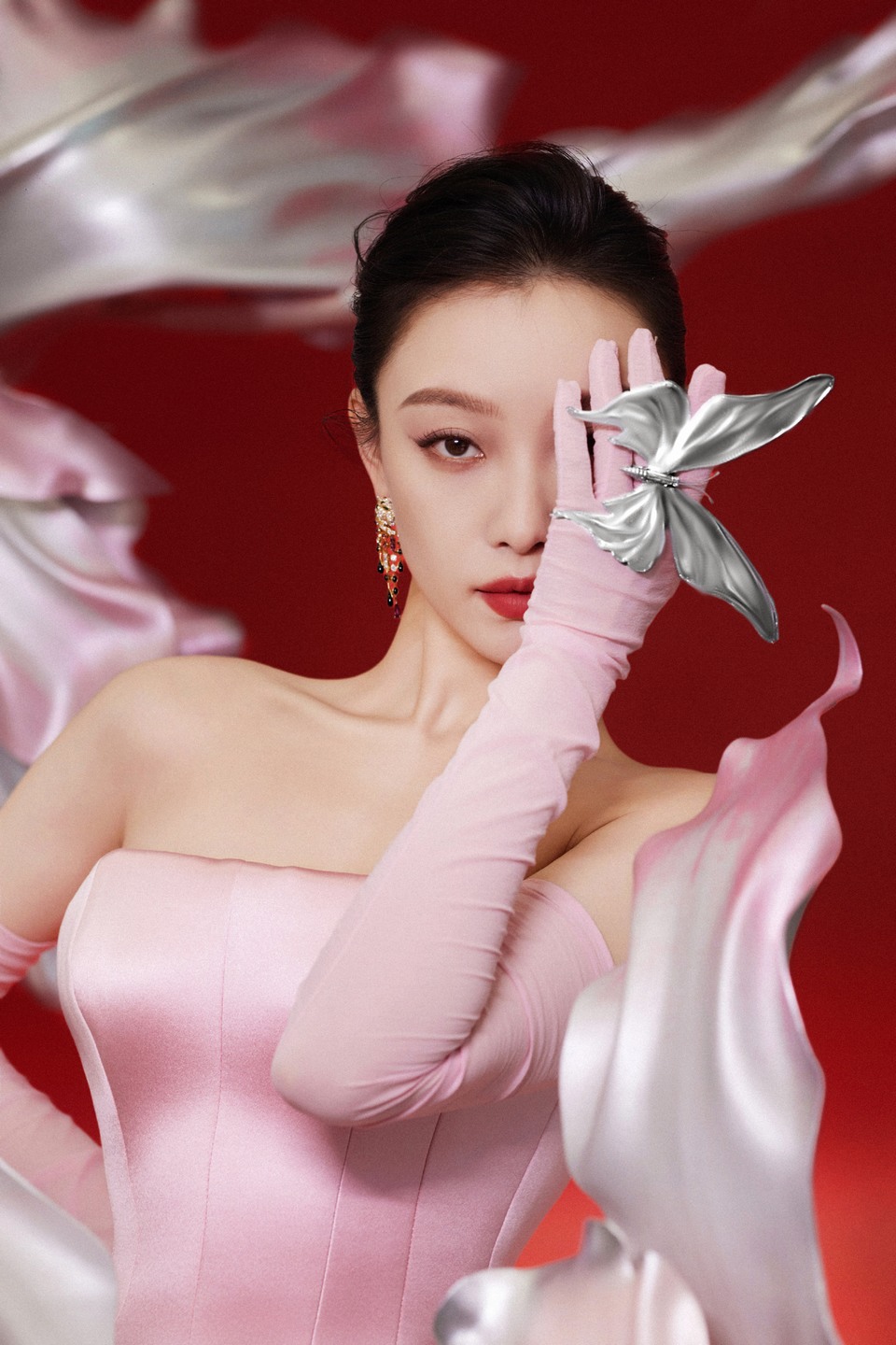 倪妮缠绵花蝶共舞 回眸瞬间万紫千红竞妍  第11张
