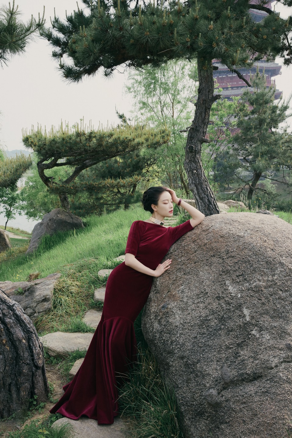 倪妮优雅的油画女郎 让取景器成为了画框  第8张