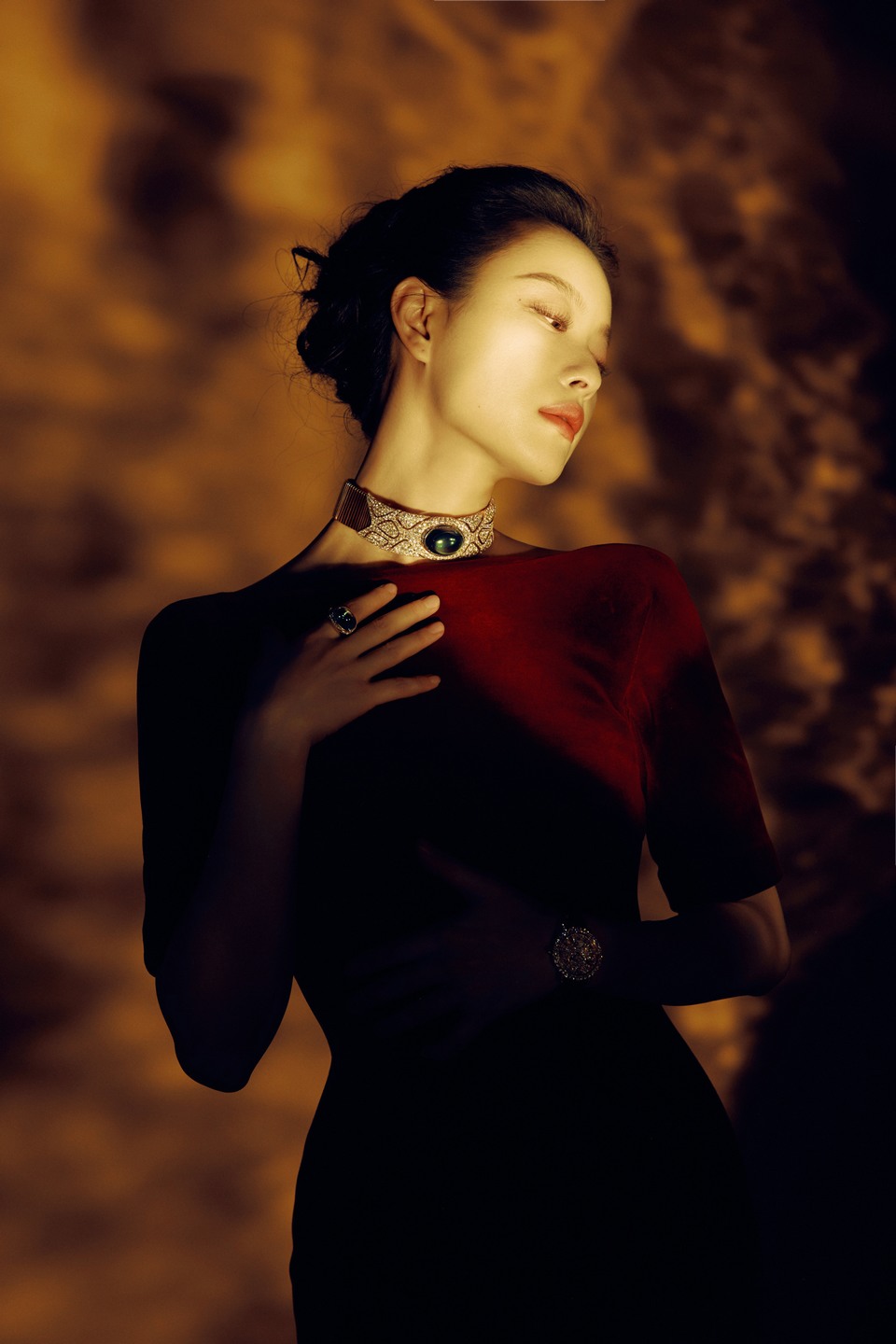 倪妮优雅的油画女郎 让取景器成为了画框  第3张