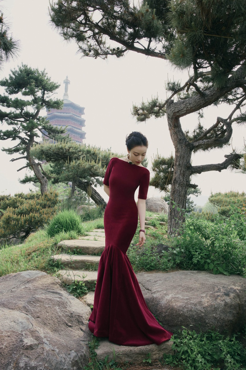 倪妮优雅的油画女郎 让取景器成为了画框  第7张