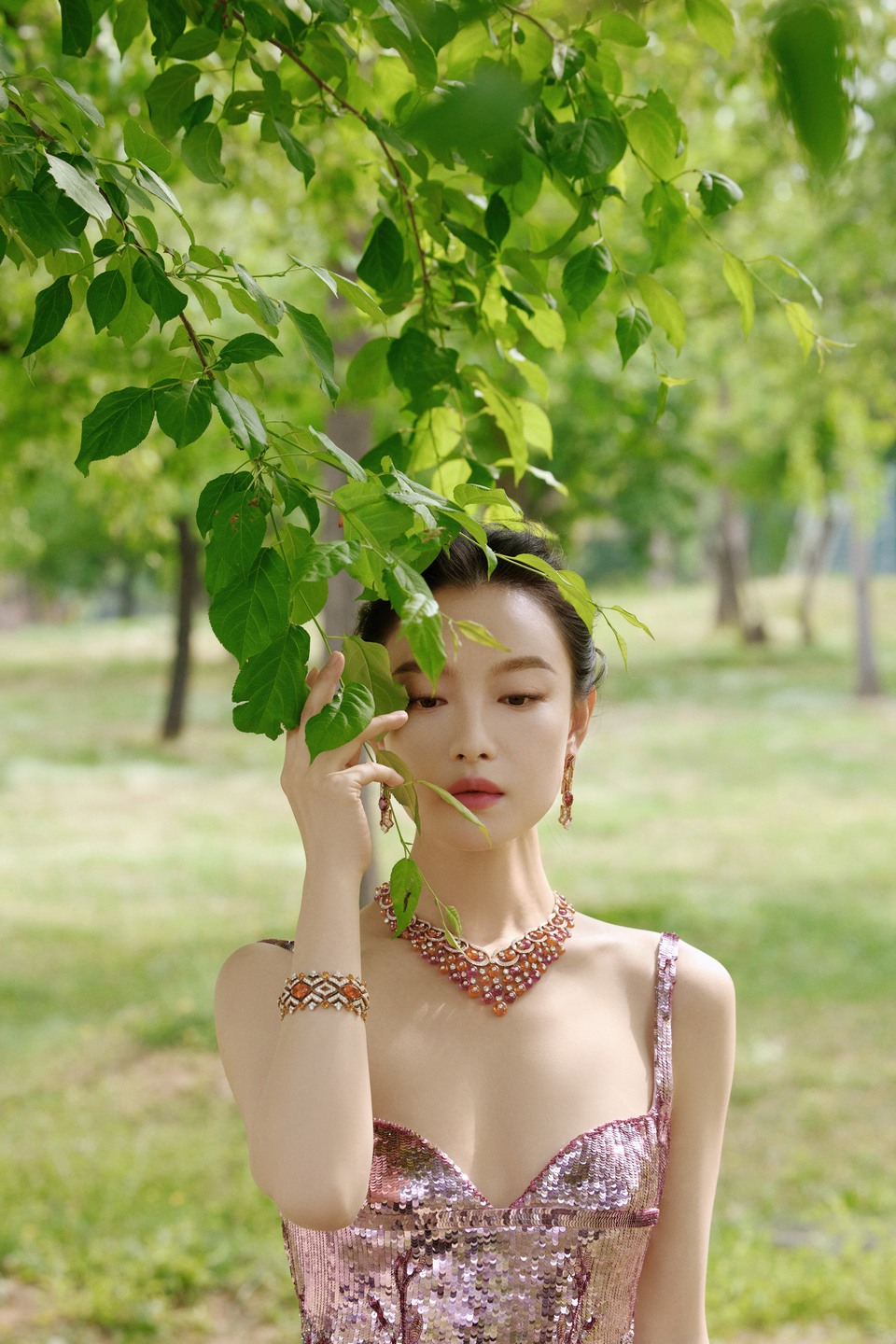 倪妮万紫千红的好颜色 簇拥着花神的香气  第3张