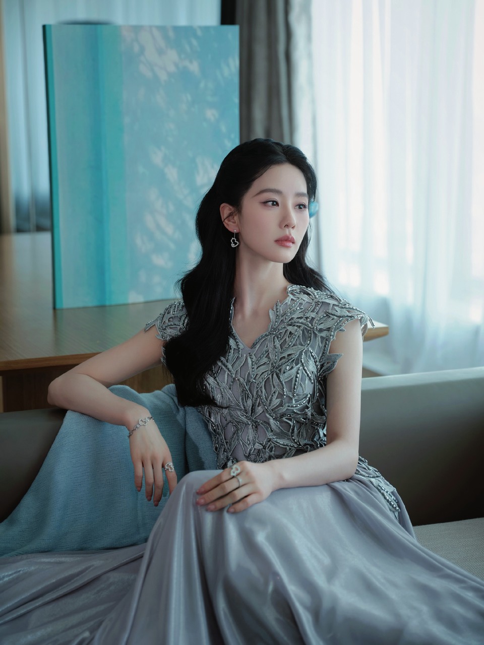 刘诗诗以柔软之力予时光最诗意的应答 无声却坚定  第2张