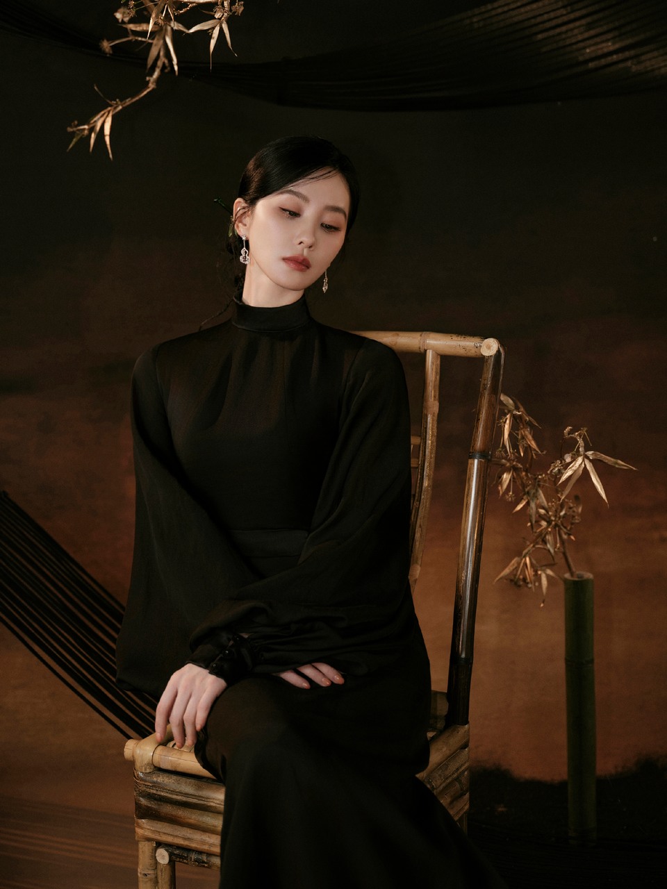 刘诗诗墨色衣袂染竹影清韵 婉约锋芒展东方美学  第7张