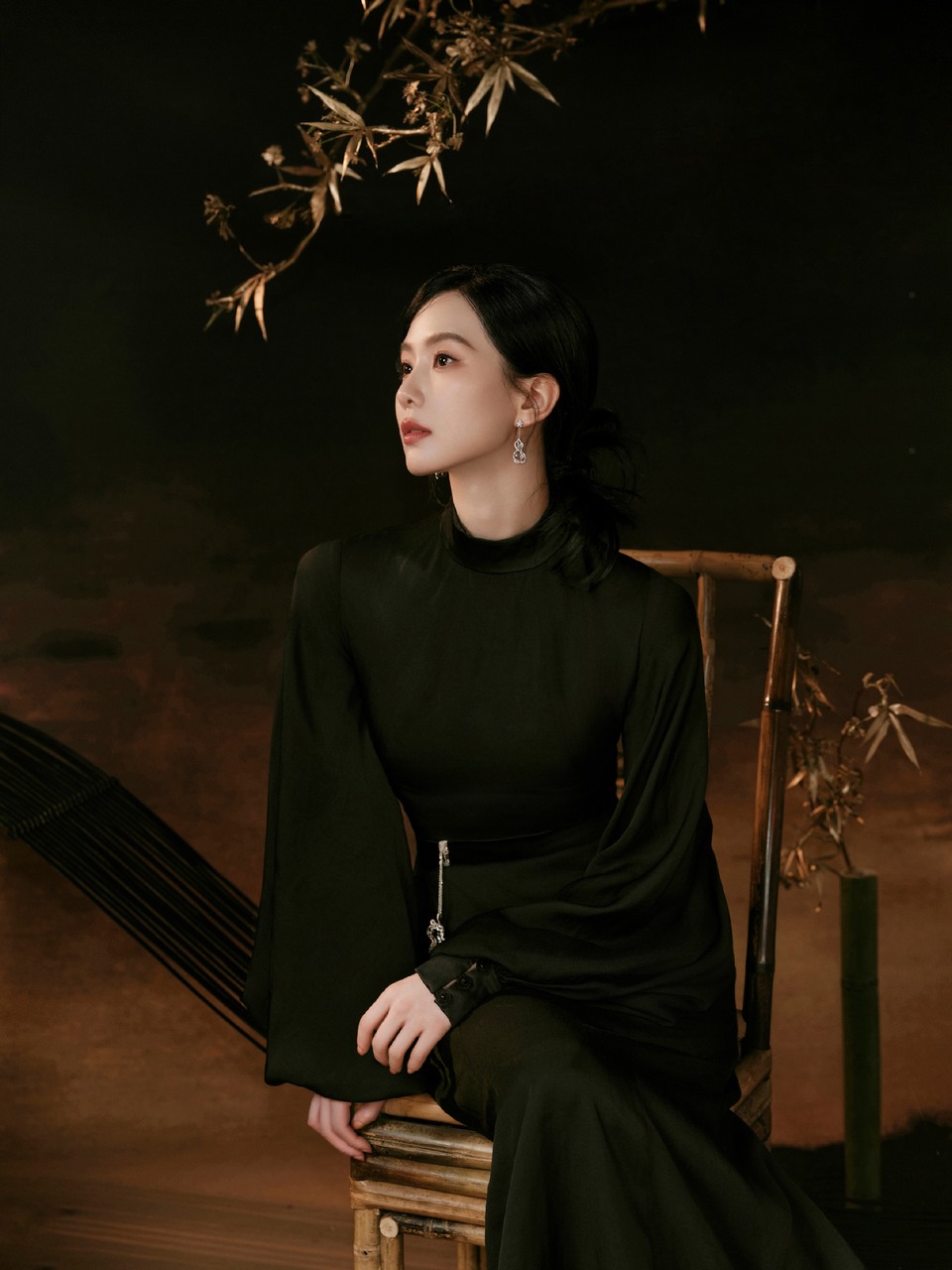 刘诗诗墨色衣袂染竹影清韵 婉约锋芒展东方美学  第10张