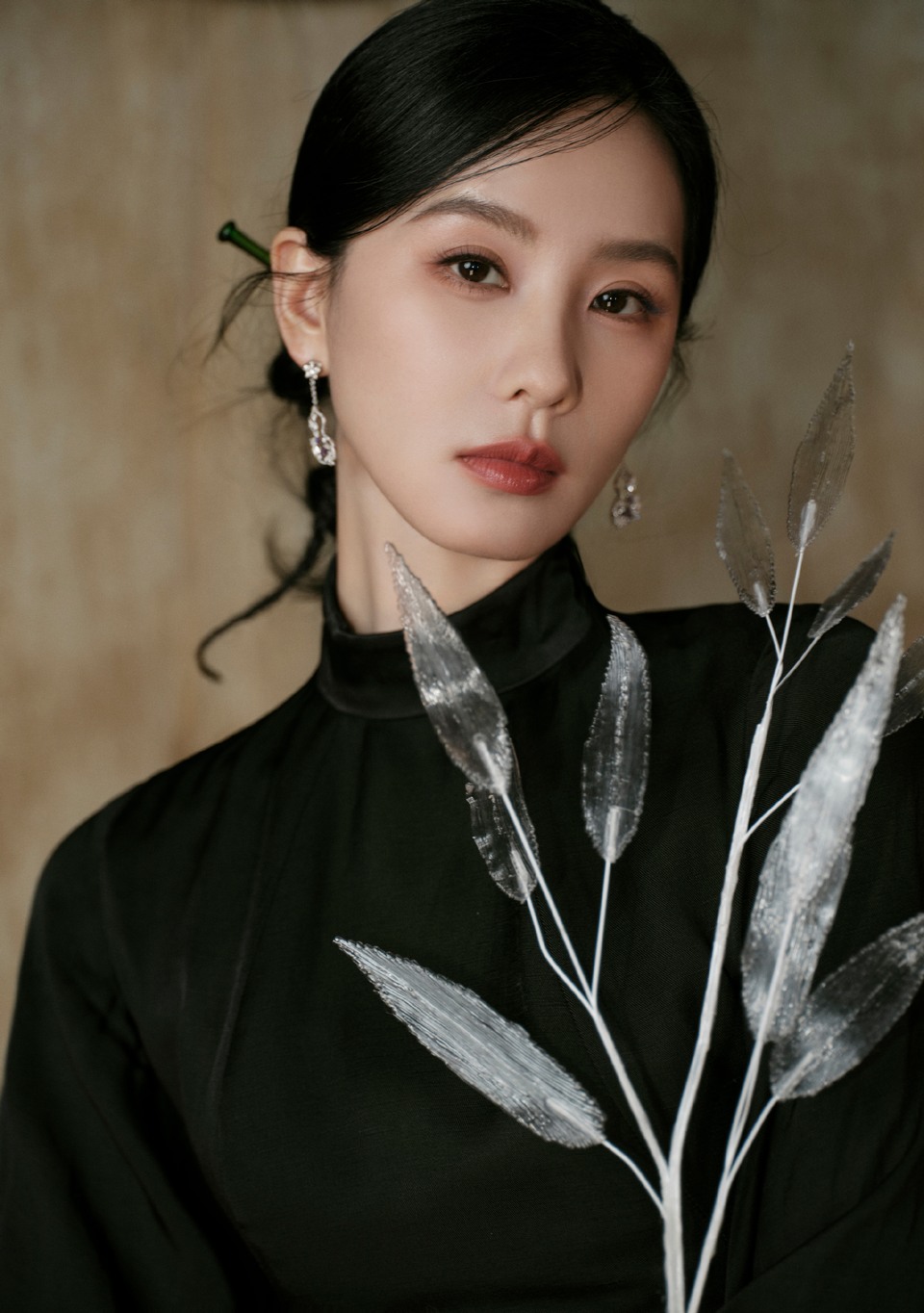 刘诗诗墨色衣袂染竹影清韵 婉约锋芒展东方美学  第5张