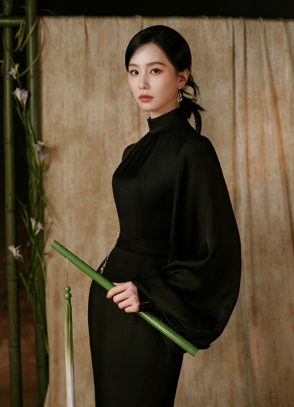 刘诗诗墨色衣袂染竹影清韵 婉约锋芒展东方美学  第11张