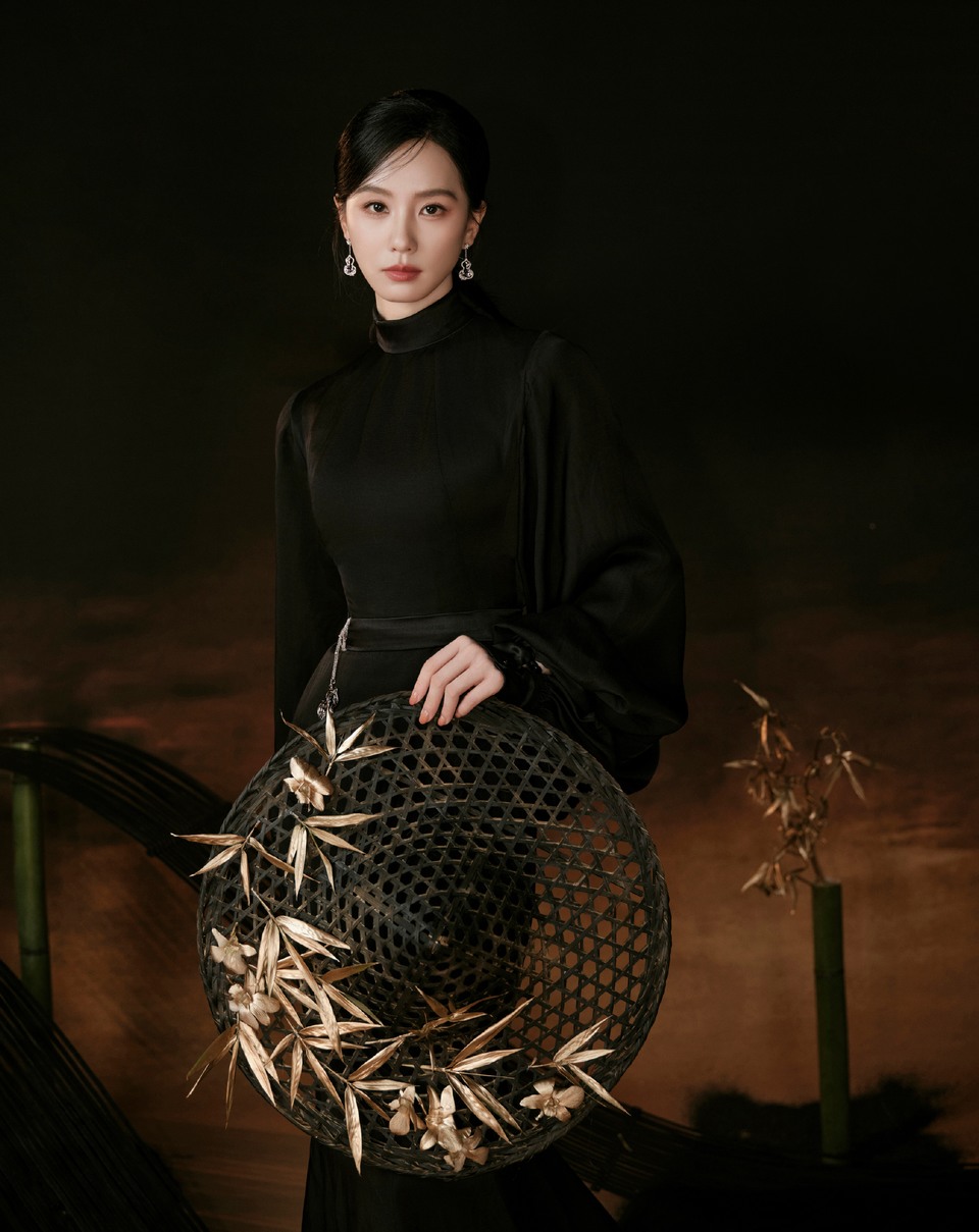刘诗诗墨色衣袂染竹影清韵 婉约锋芒展东方美学  第6张