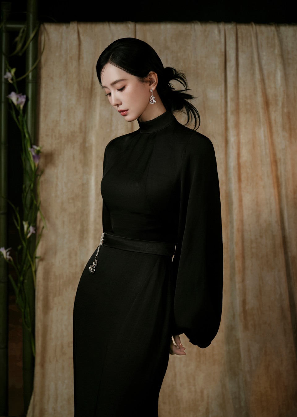 刘诗诗墨色衣袂染竹影清韵 婉约锋芒展东方美学  第3张