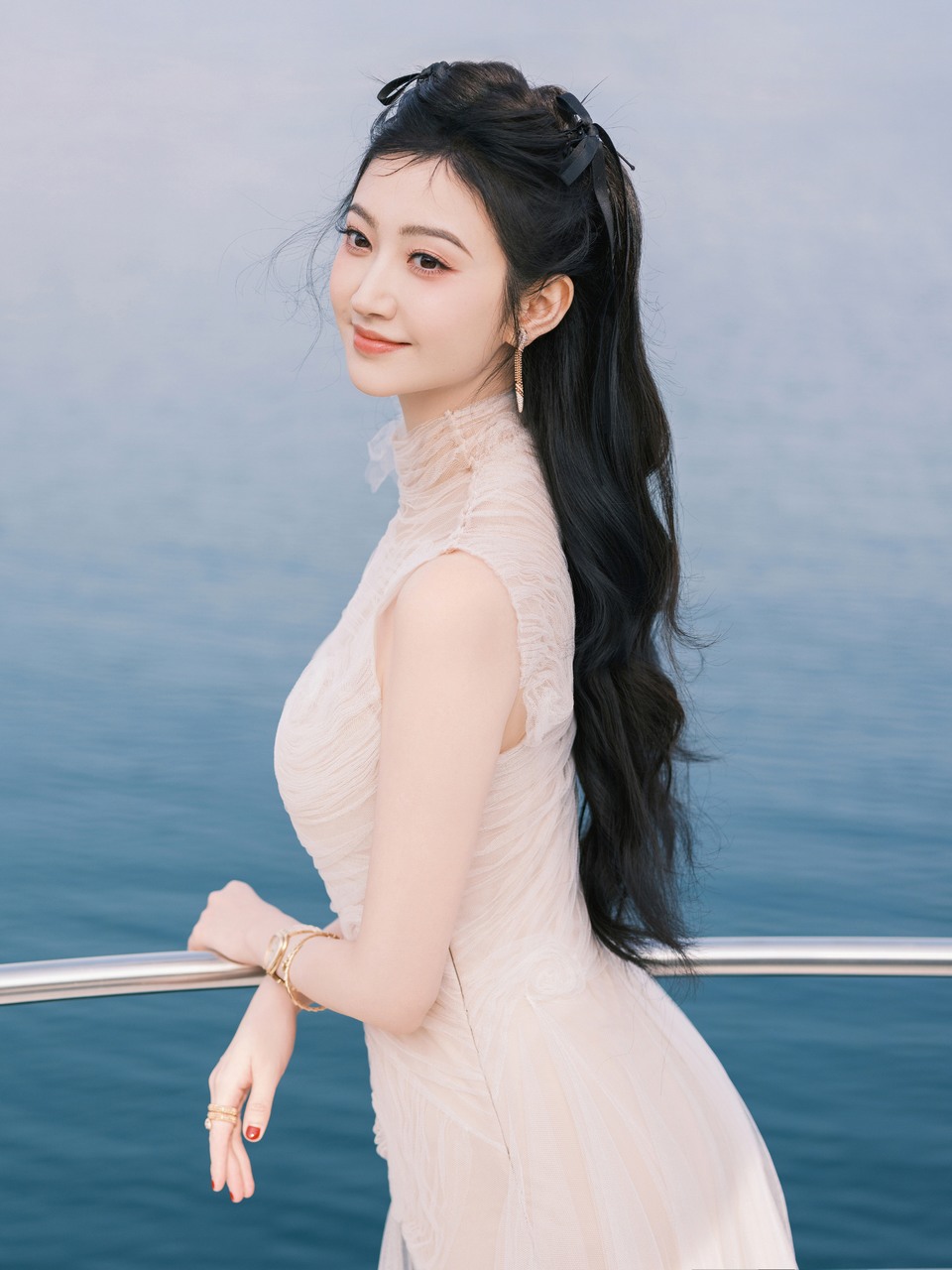 景甜薄纱旋舞生韵如汐灵动 白裳摇曳浪尖清辉  第7张