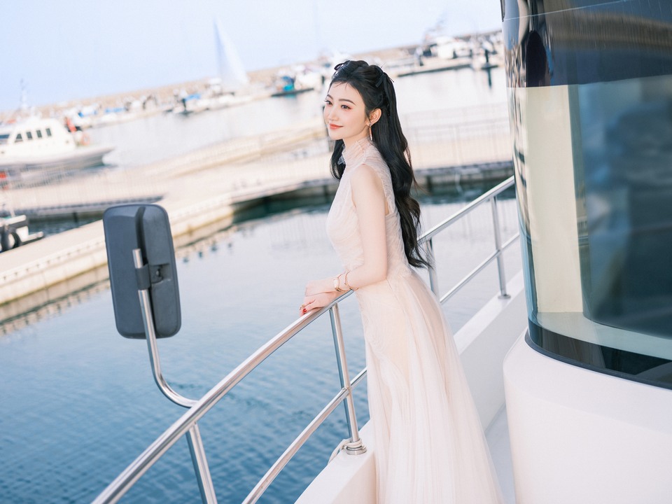 景甜薄纱旋舞生韵如汐灵动 白裳摇曳浪尖清辉  第9张