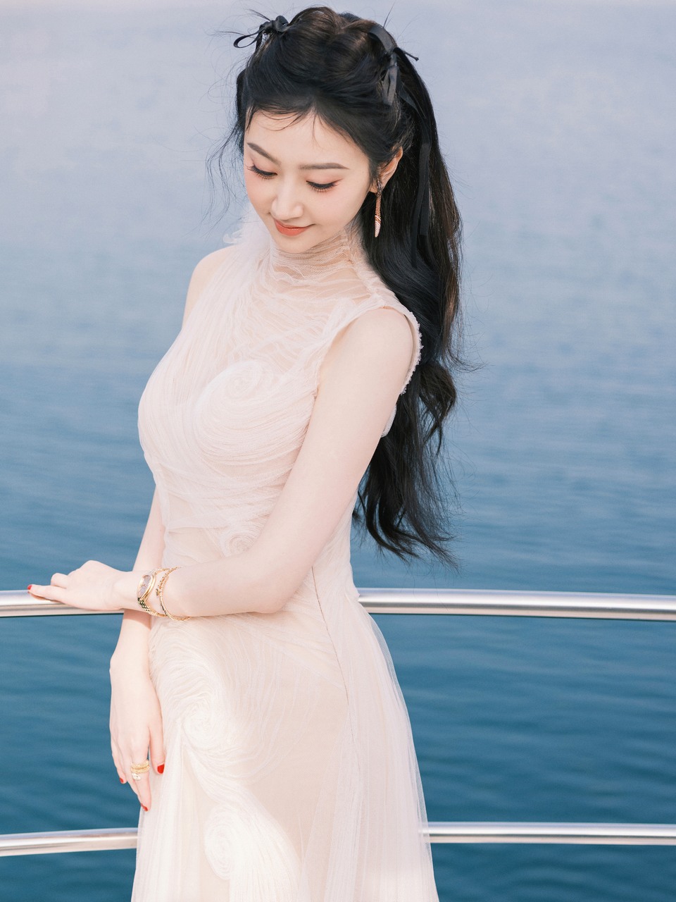 景甜薄纱旋舞生韵如汐灵动 白裳摇曳浪尖清辉  第8张