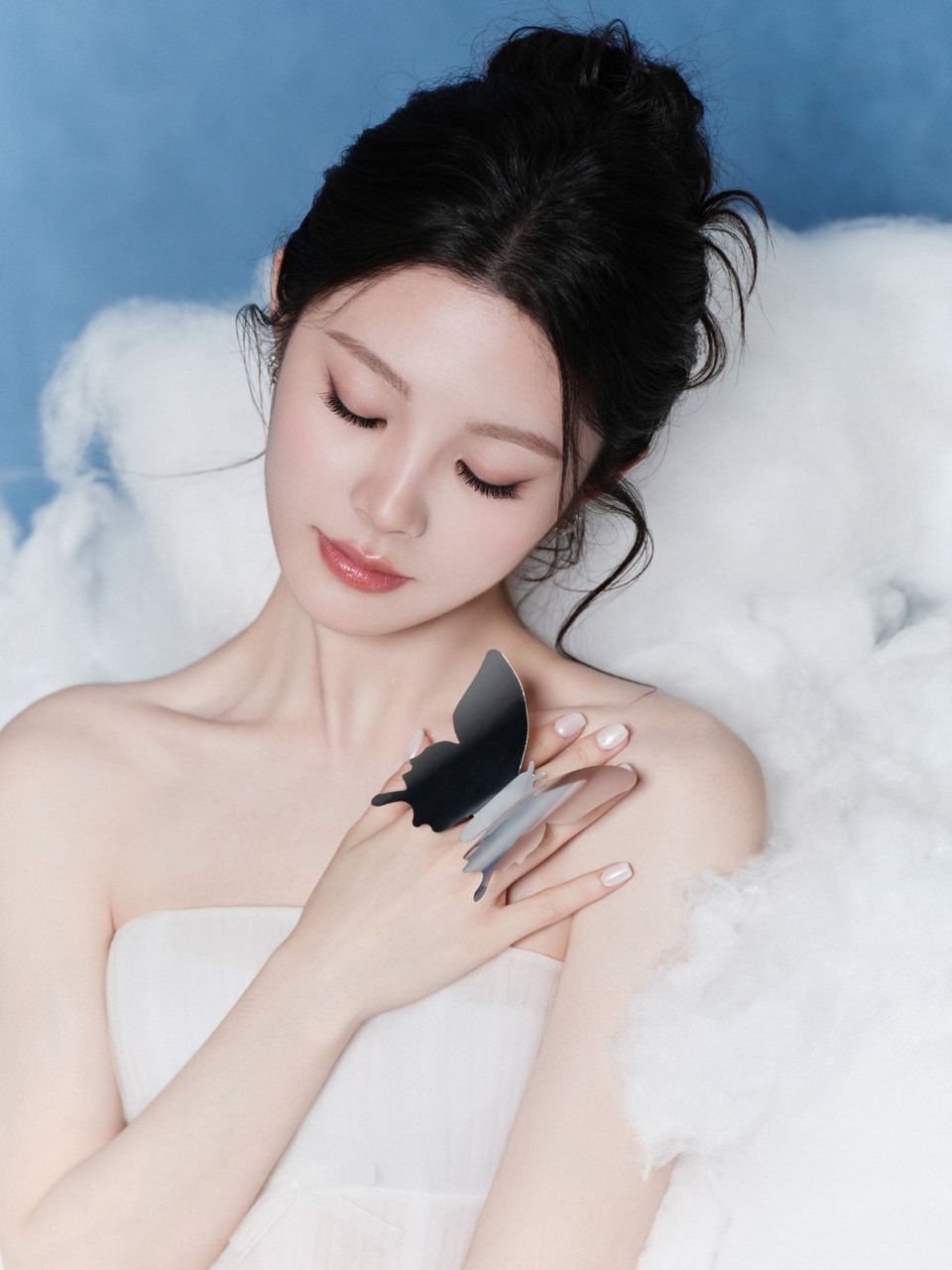 姚晓棠化身蝶影翩然飞舞 织就飘逸的灵动与优雅  第7张