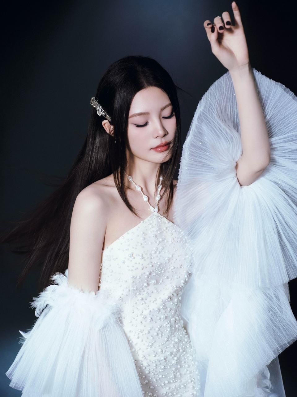 姚晓棠怦然映梦 熠熠流光间尽显妩媚优雅  第7张