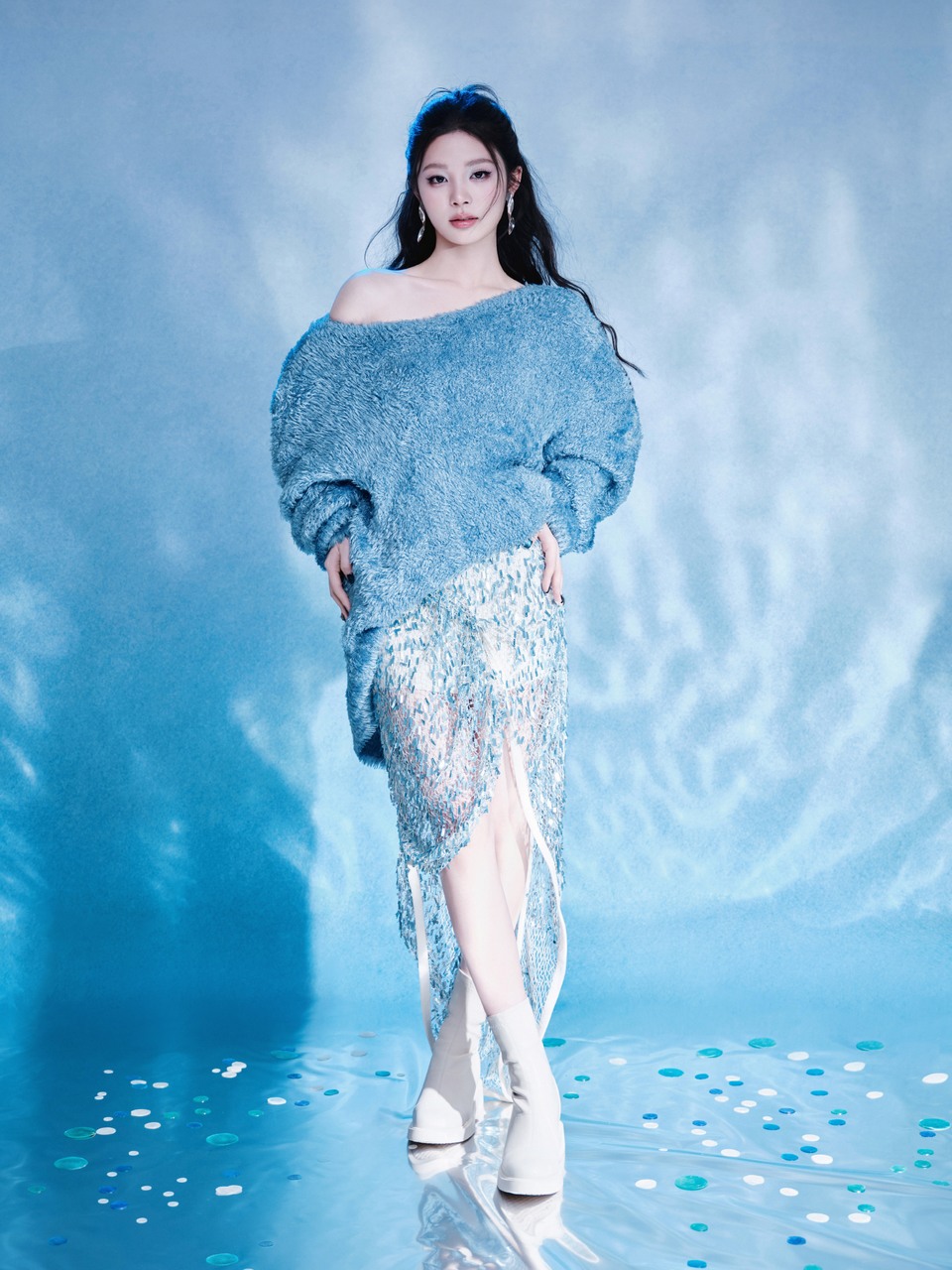 姚晓棠静谧蓝调梦幻沙砾 化身小鱼娓娓道来
