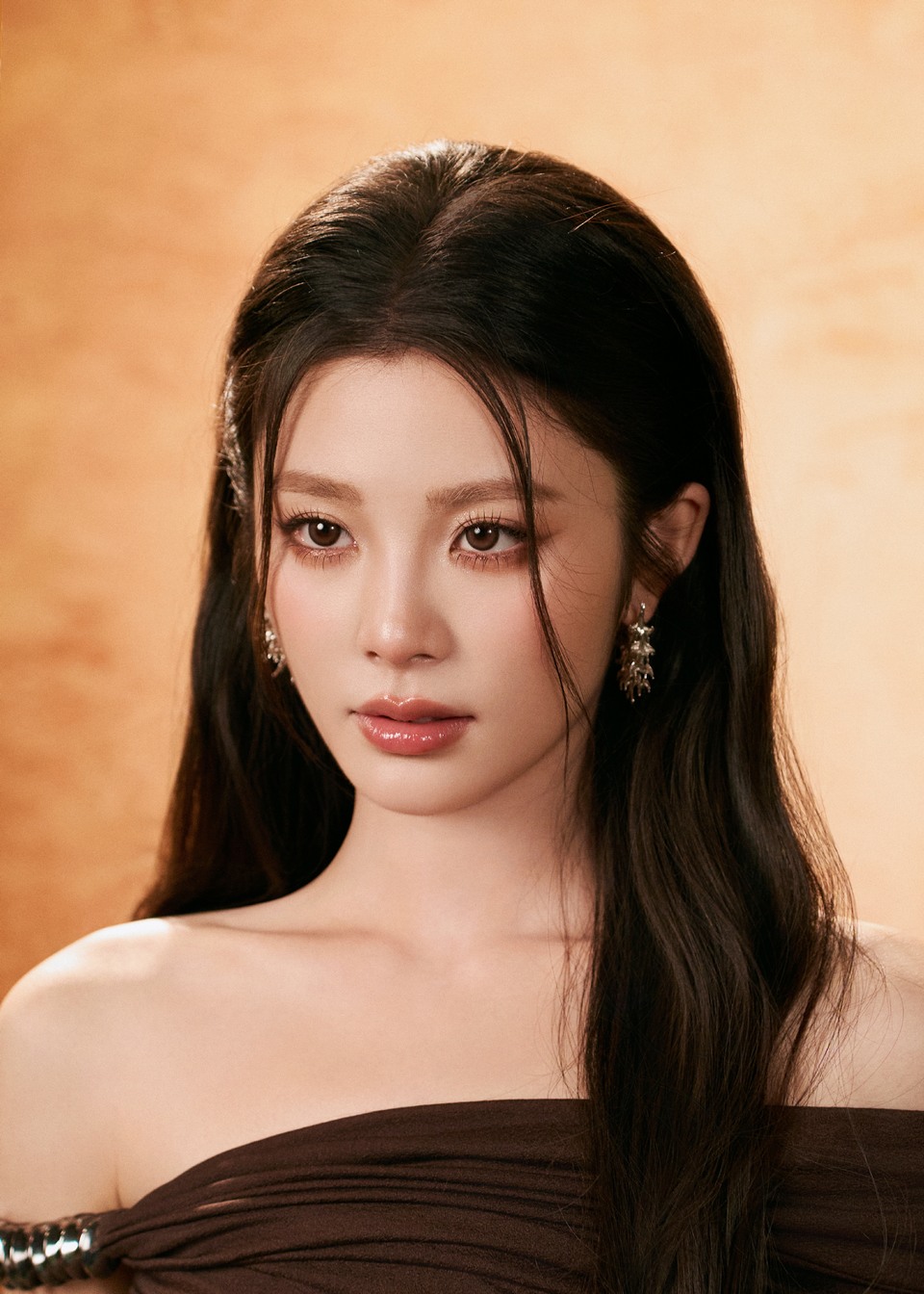 姚晓棠黑色枝桠破晓而出 光影婆娑共度静谧时光  第6张