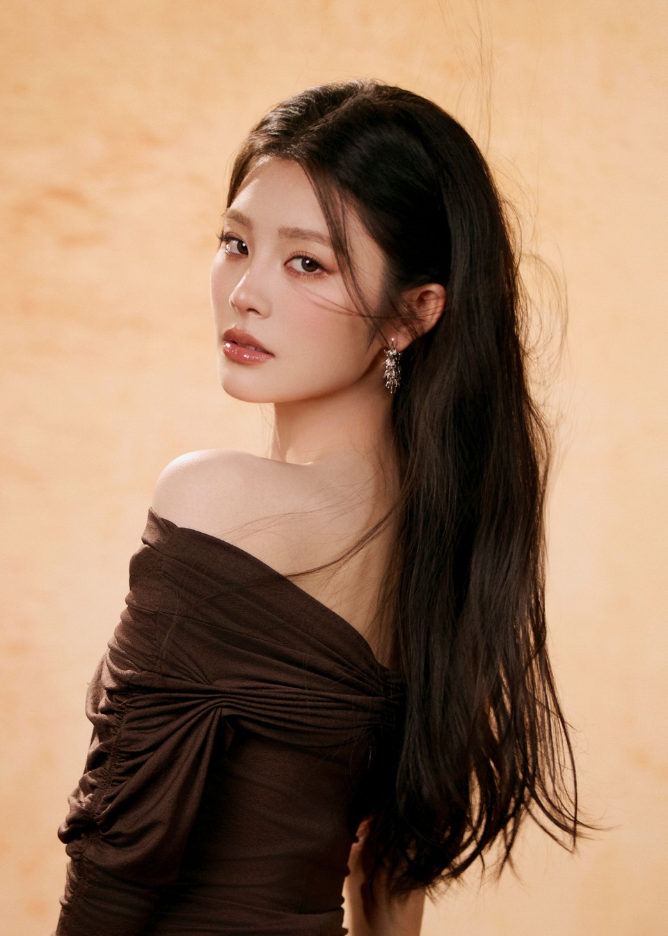 姚晓棠黑色枝桠破晓而出 光影婆娑共度静谧时光  第8张