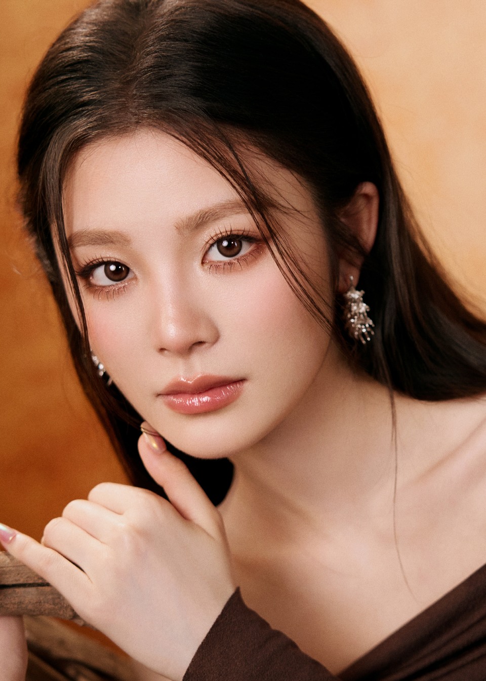 姚晓棠黑色枝桠破晓而出 光影婆娑共度静谧时光  第5张