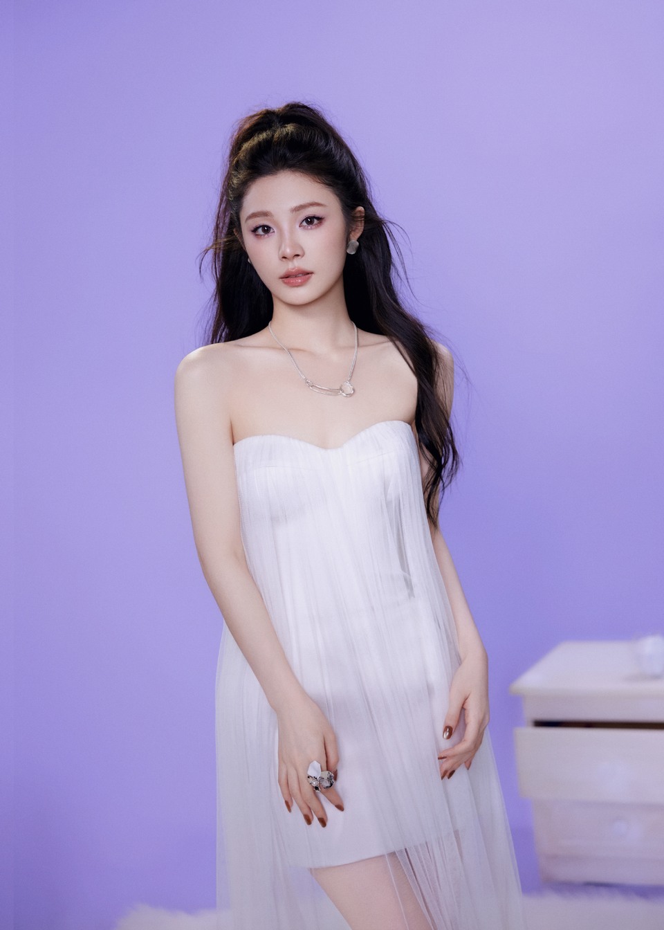 姚晓棠洁白之下朦胧灵动 记录此刻纯白至真