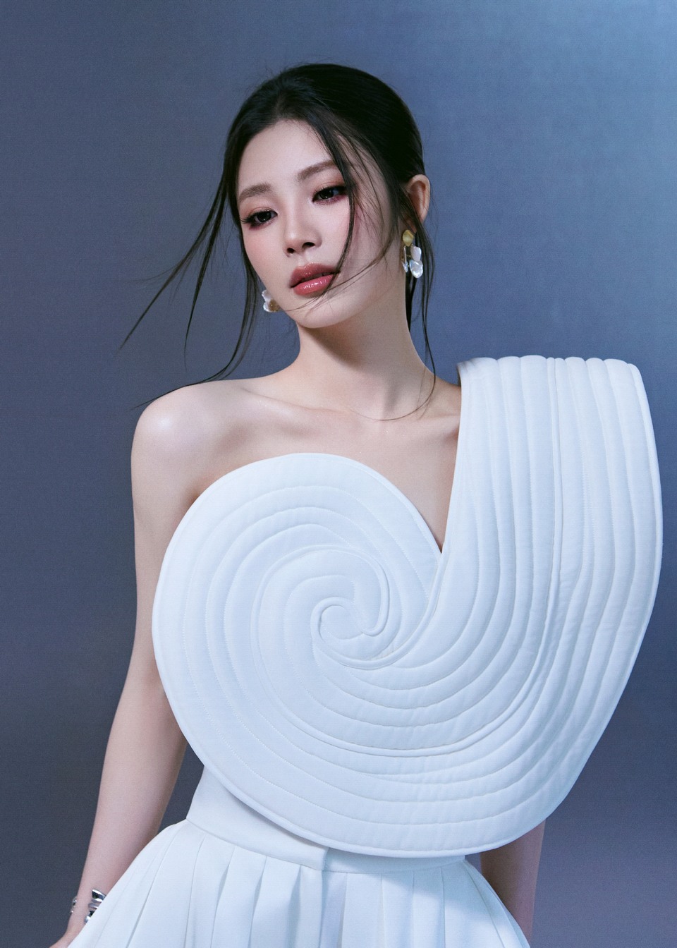 姚晓棠皎如白月佳人伫立 擦亮梦境穿梭其间  第7张