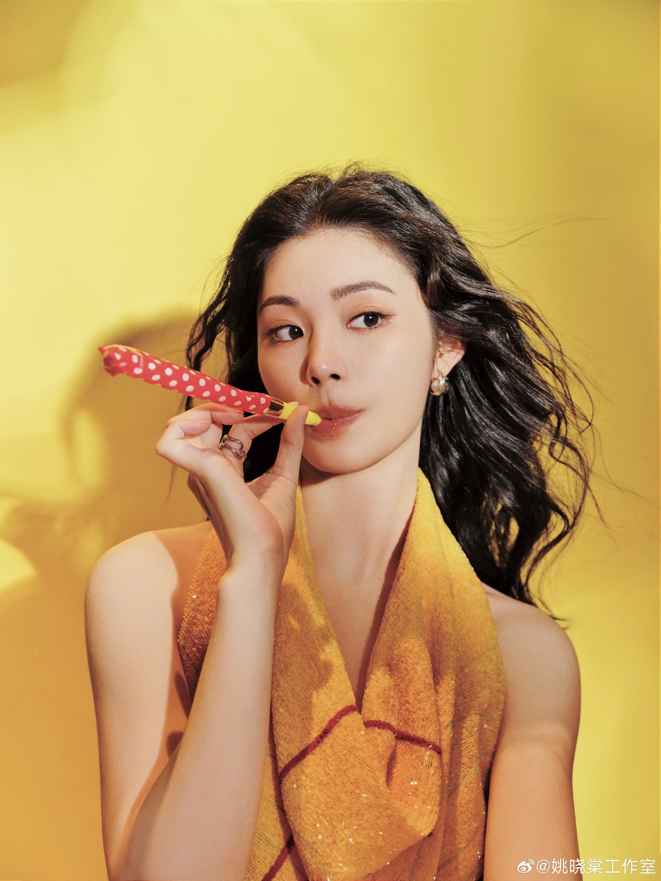 姚晓棠风啸花绽雾漫海蓝 勇敢无拘向心而行  第9张