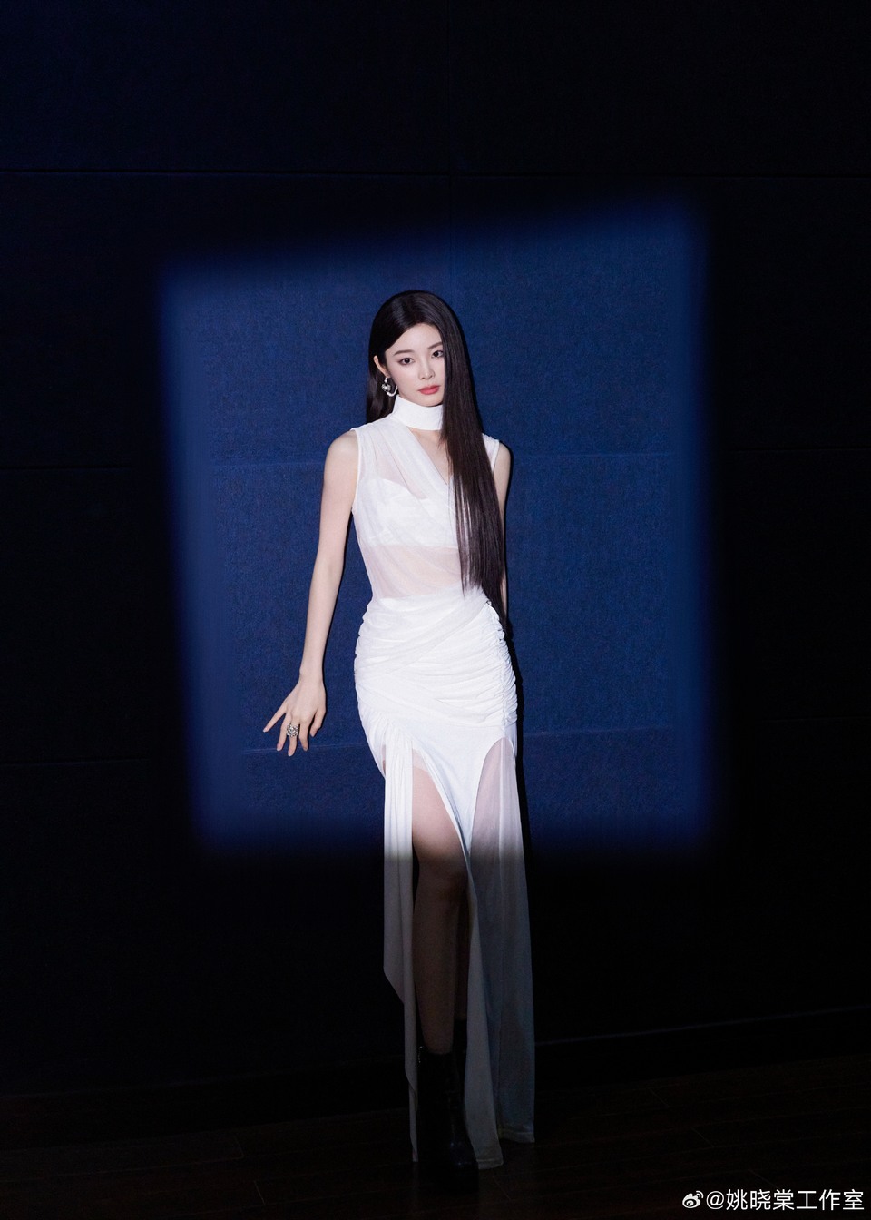 姚晓棠沉稳静谧夜色如墨 洁白纯净华丽高贵  第2张