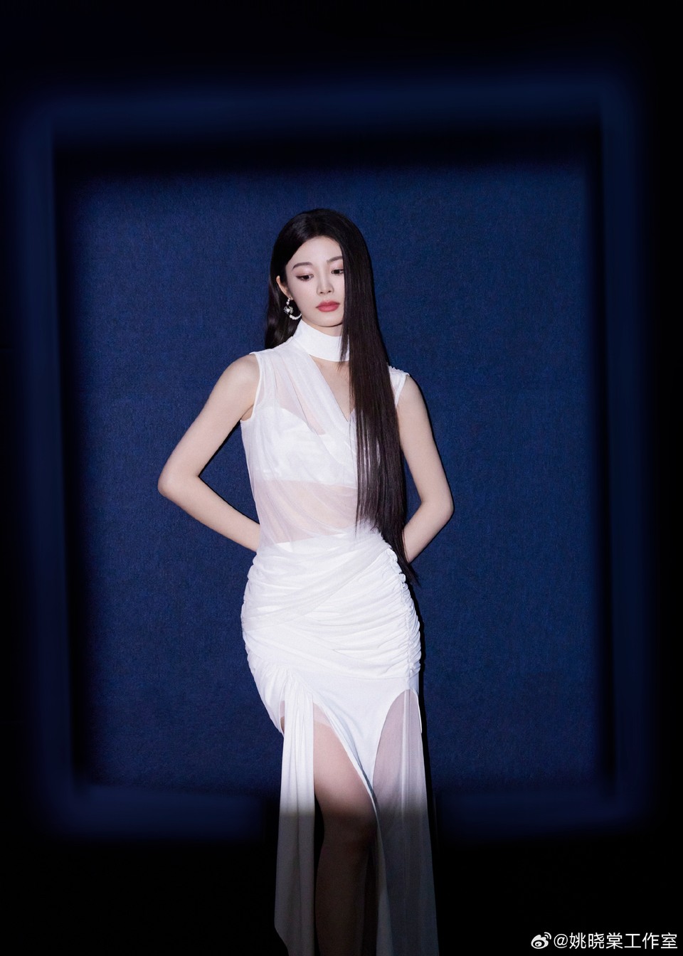姚晓棠沉稳静谧夜色如墨 洁白纯净华丽高贵  第6张