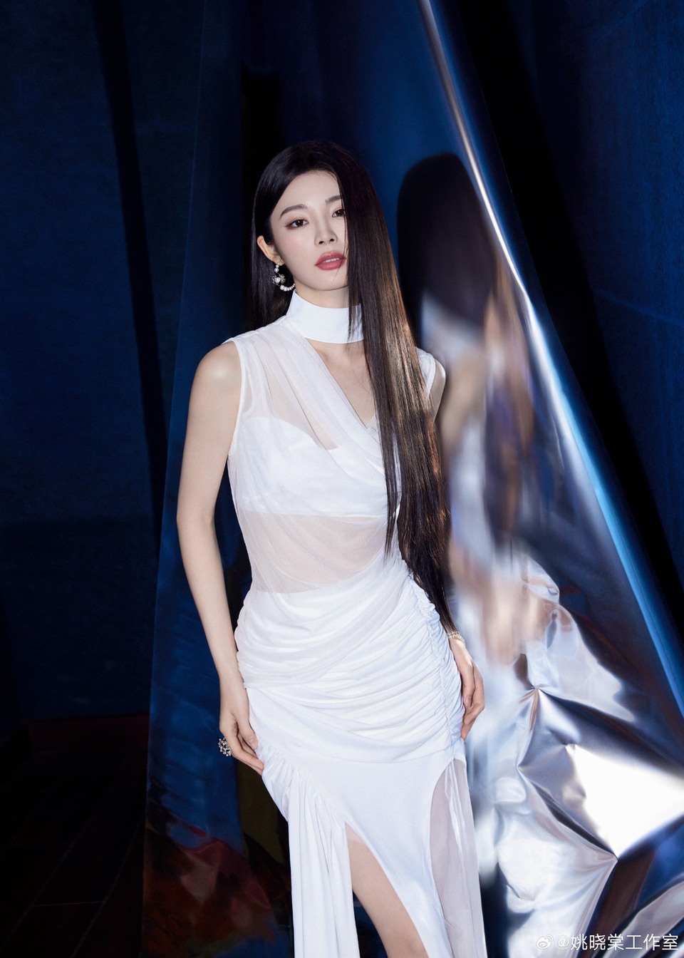 姚晓棠沉稳静谧夜色如墨 洁白纯净华丽高贵  第7张
