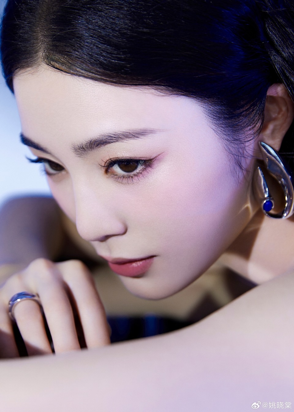 姚晓棠伊人静伫自成格调 以真实之姿展露女性之美  第7张