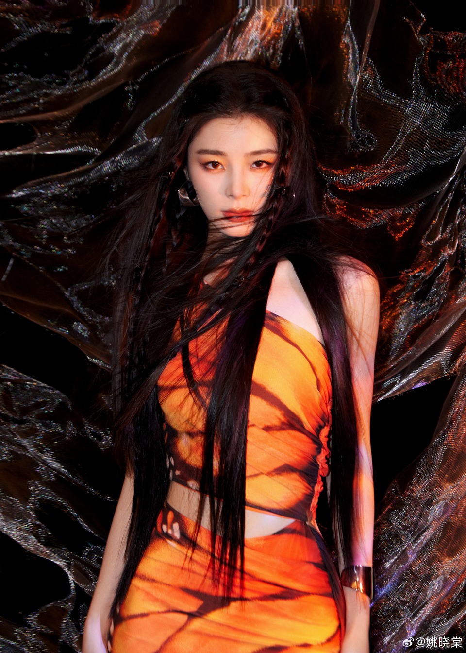 姚晓棠魅惑灵动彰显神秘色彩 定格耀目之姿  第3张