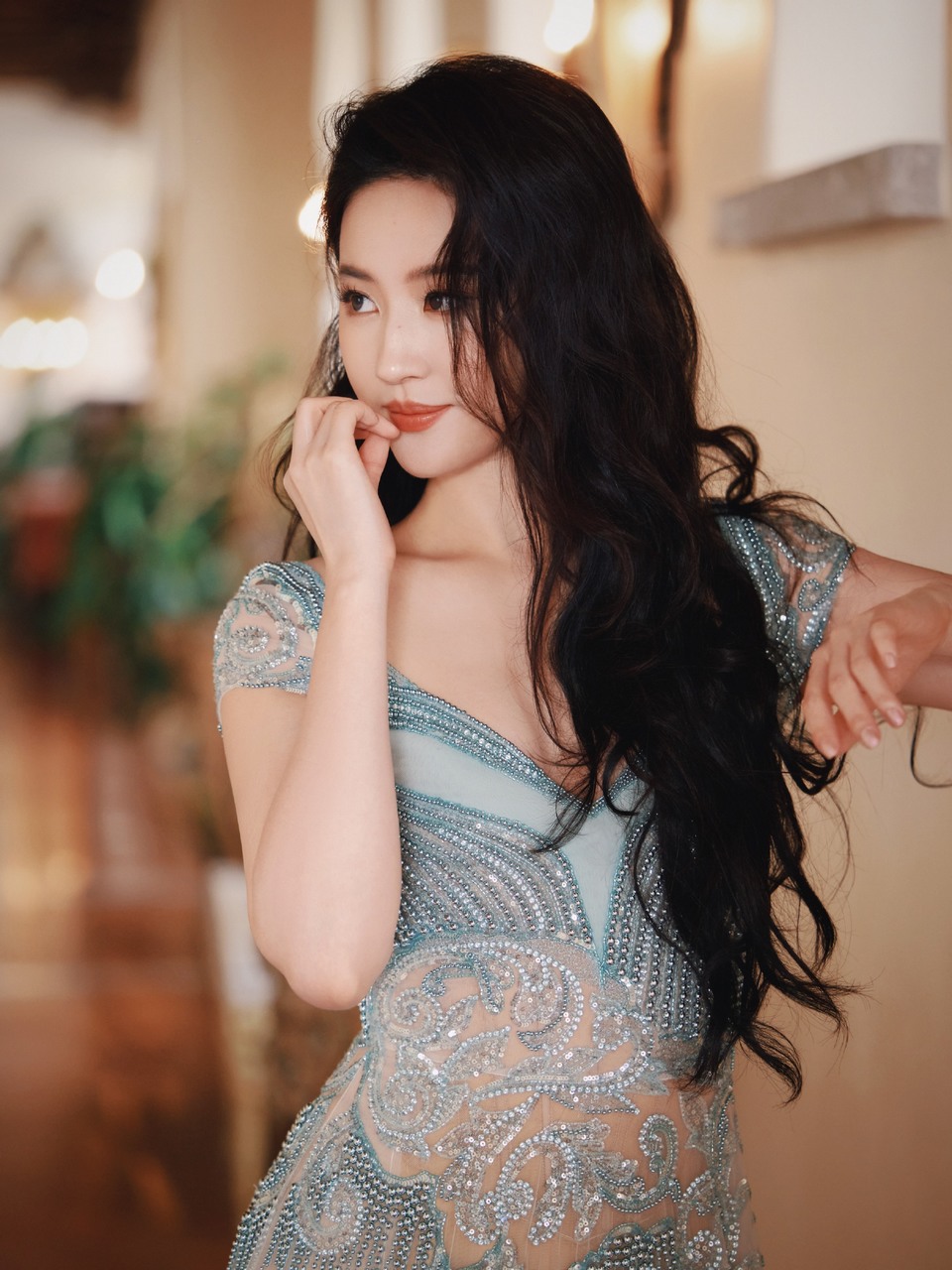刘亦菲于自我中闪耀 于经典中启发新灵感  第3张