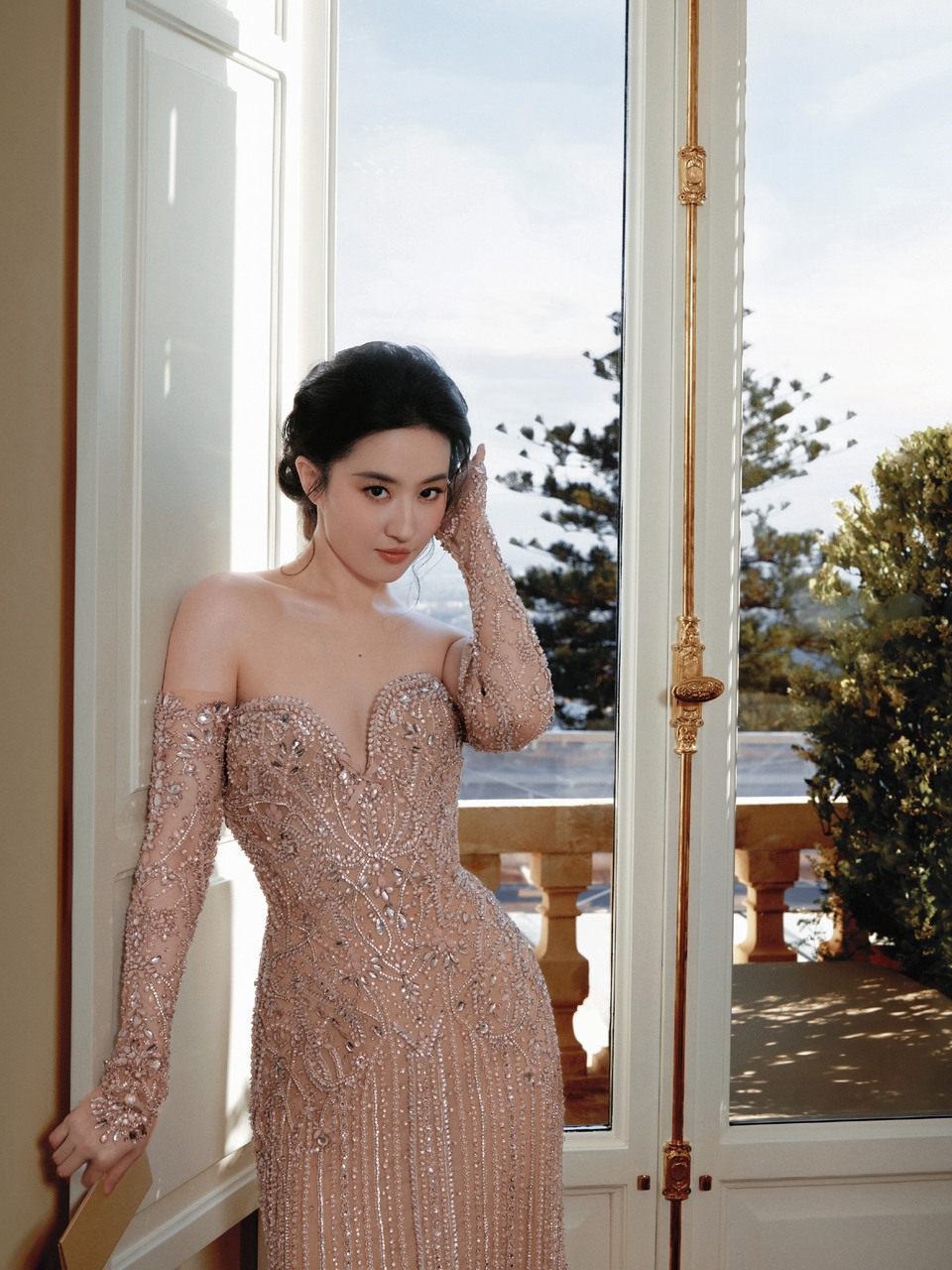 刘亦菲流光飞舞与美共生 丰饶之彩映出优雅姿态  第2张