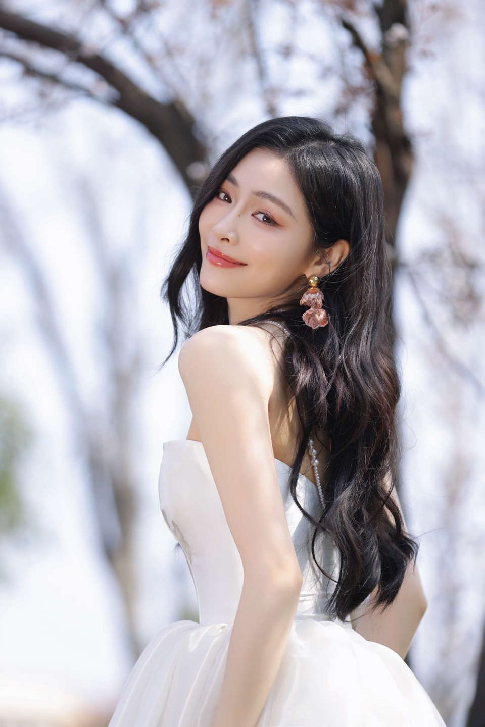 许佳琪白纱漫舞 举手投足间流露出东方的含蓄温婉  第7张