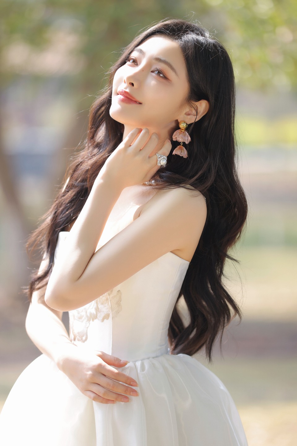 许佳琪白纱漫舞 举手投足间流露出东方的含蓄温婉  第10张