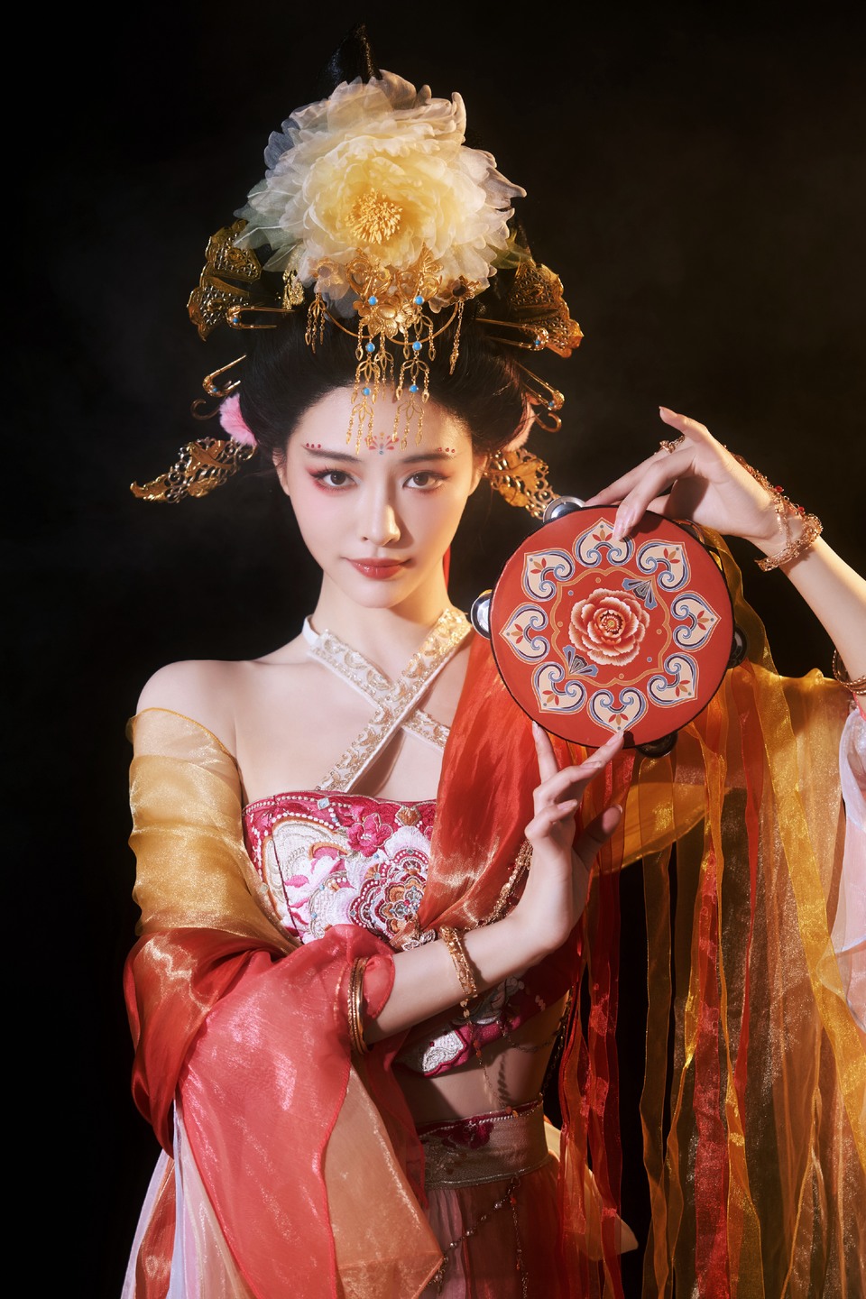 许佳琪似从敦煌壁画翩然而至 朱砂点靥广袖流仙  第11张