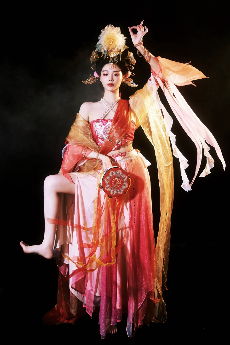 许佳琪似从敦煌壁画翩然而至 朱砂点靥广袖流仙