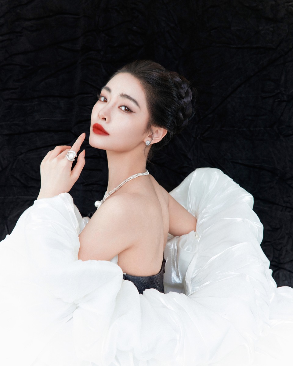 许佳琪黑白华章剧韵流芳 灵感定格尽显柔美与从容  第5张