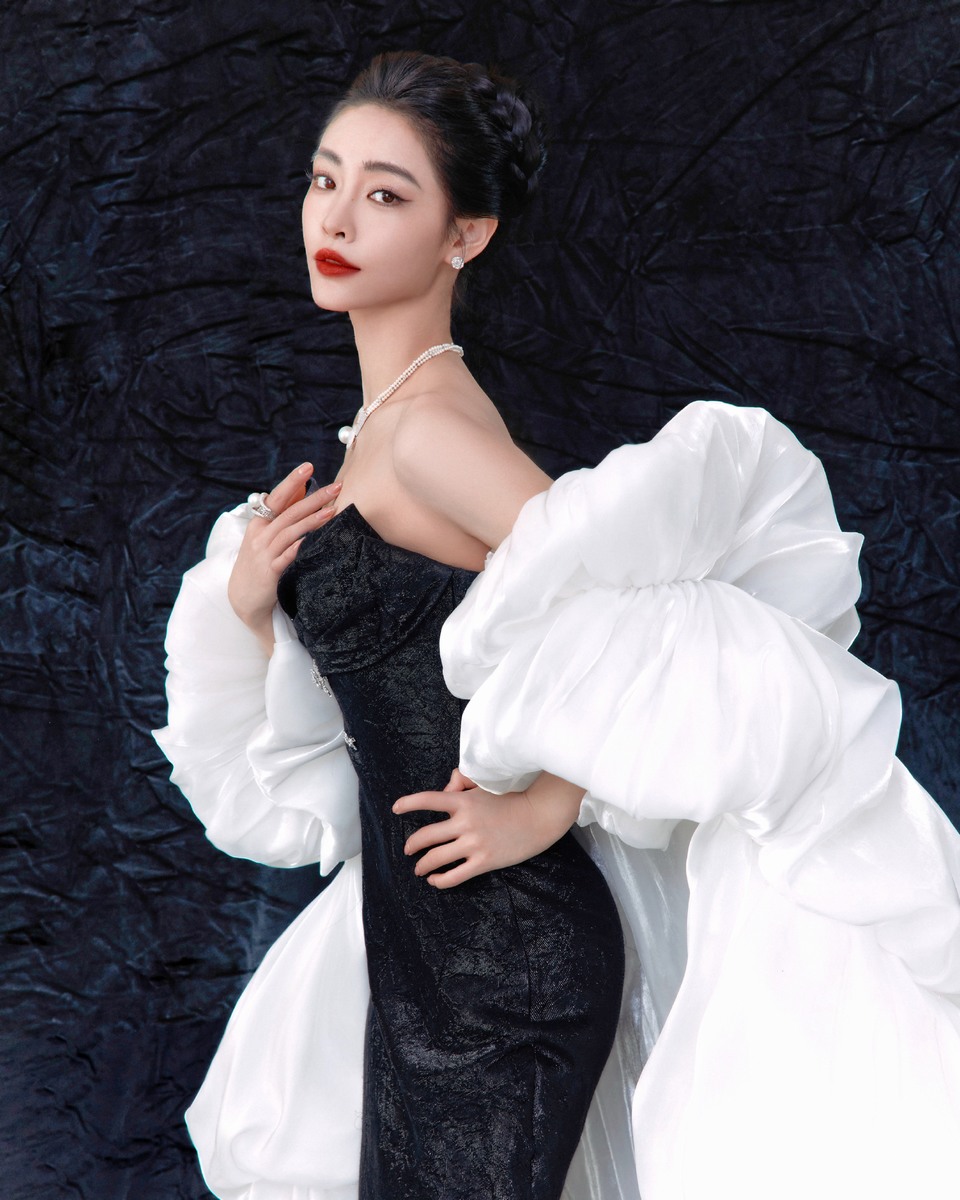 许佳琪黑白华章剧韵流芳 灵感定格尽显柔美与从容  第6张